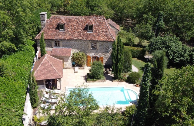 House of charm and character - Heated pool