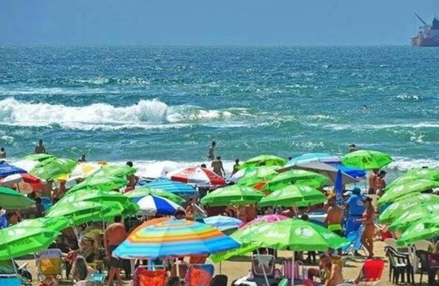 HOUSE OF HAPPINESS NEAR THE SEA