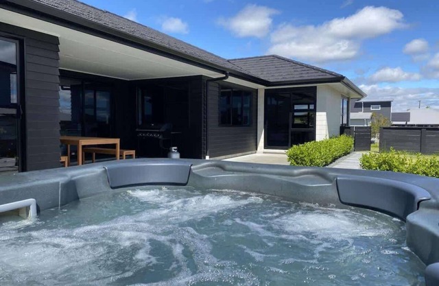 House of Hope | Executive Home with Spa Pool