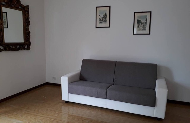HOUSE OF ICA 1
