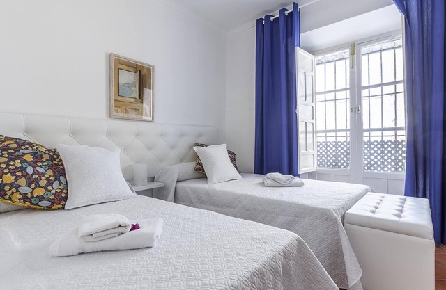 HOUSE OF LIGHT apt 5 -Elegant Old Town 2PX wifi tv ac