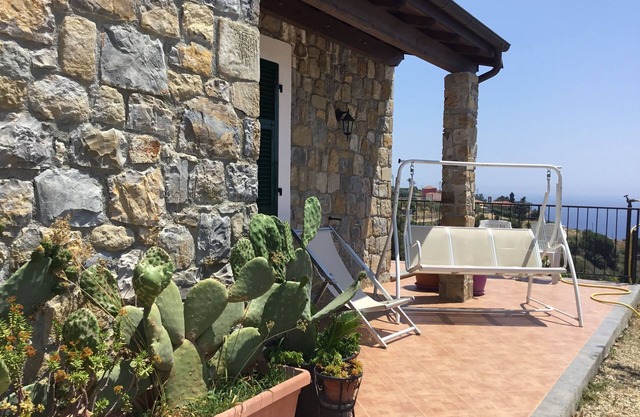 House of Roses - Sea view, parking, air conditioning, veranda