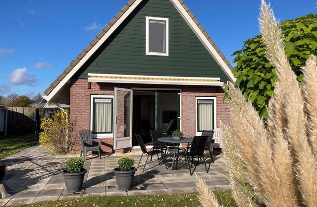 House Olly lovely waterfront home. Fenced yard safe for child/animal.