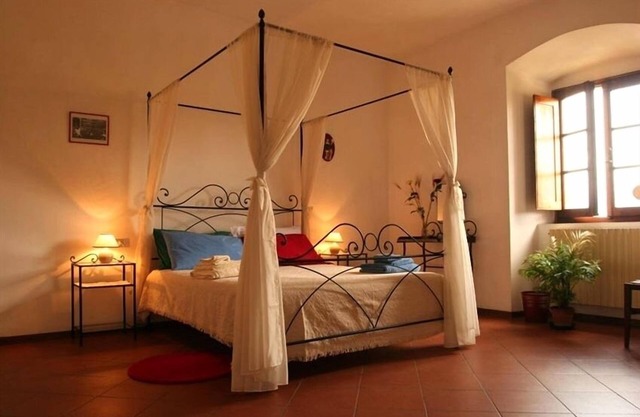 House on Florence Hills - 4 Miles Away from Downtown Florence!