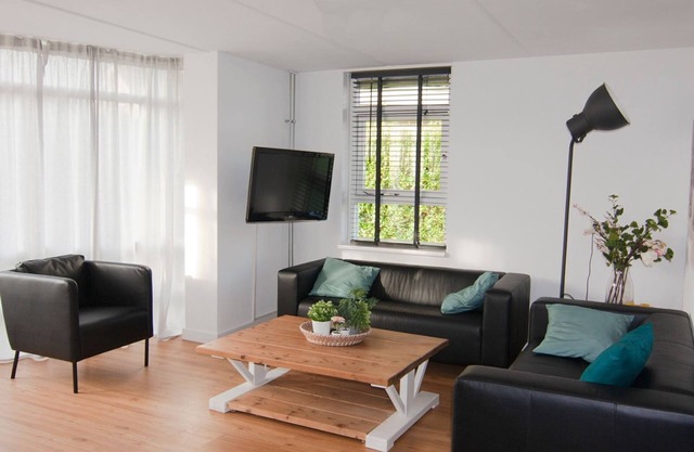 House on the waterfront and 5min walk from the IJsselmeer