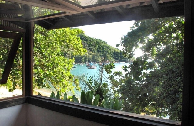 House on the waterfront, FACING THE SEA, up to 4 p.m., on the Caiçara beach of the North Coast