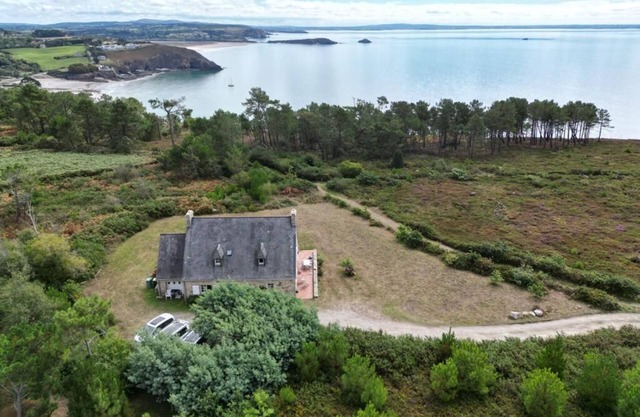 House overlooking the sea, at Le Menhir in Crozon