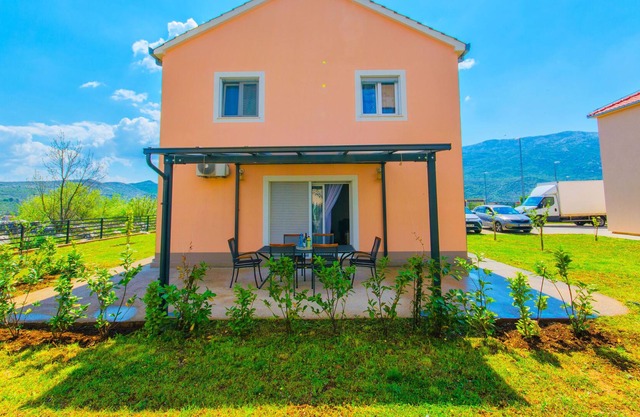House Peace (83631-K1) - Dugopolje