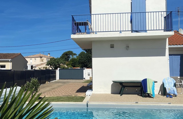 House Rental with Wifi Pool in Saint-Palais-sur-Mer