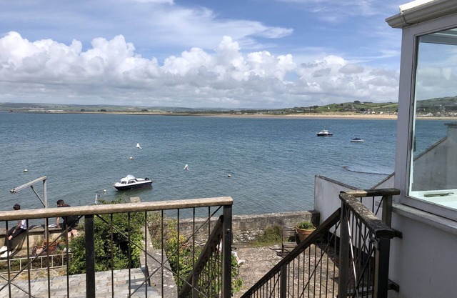 House right on Estuary, at Appledore, Devon, Shops, Pubs, Playground all close