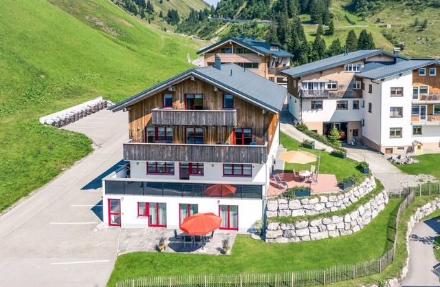 House Rothorn, Apartment Braunarl for 4 persons with balcony in a sunny location
