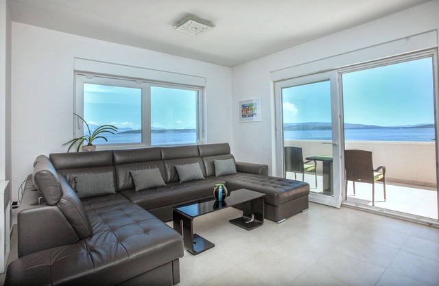 House/seafront Apartment Pelegrin , 3 Room , 4* Family friendly Apartment