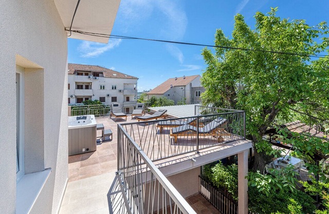 House Seaside Magnolias (113001-K1) - Pirovac