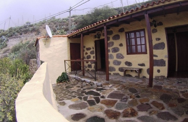 House Sleeps6-Parking-Garden-Pool in summer-Pet