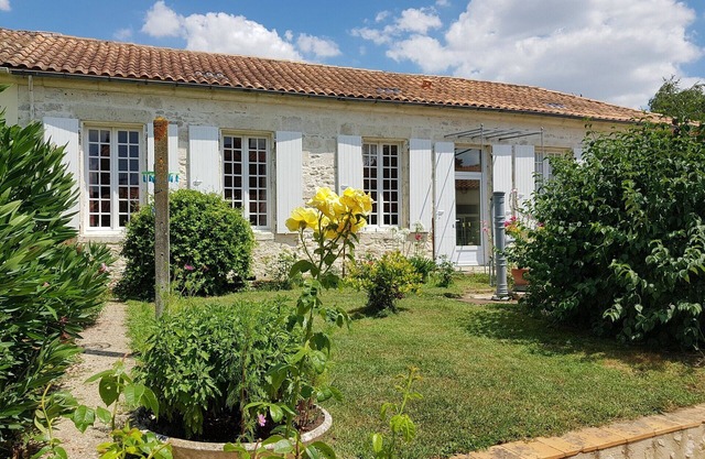 House T2, spacious, near Rochefort