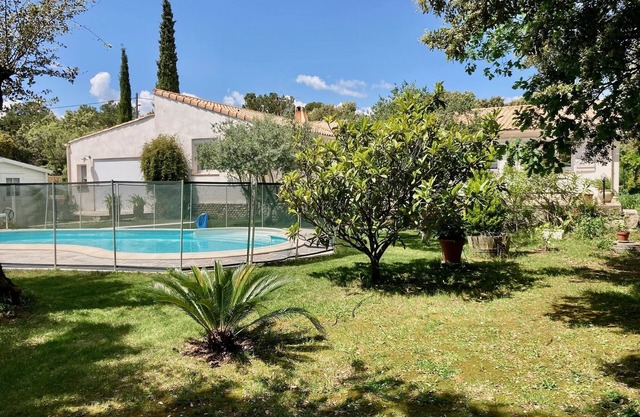 House under the pines with private pool, 10 min from Carcassonne