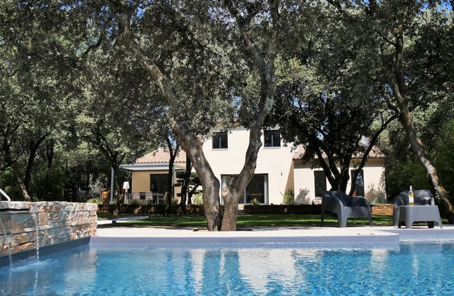 House under the oaks with dominant view