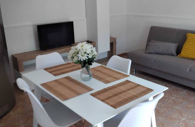 HOUSE VILLA: quiet detached house suitable for family group.
