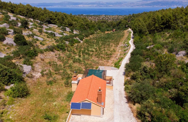 House Vicko (27551-K1) - Supetar - island Brac