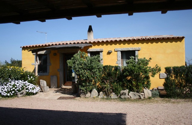 House/villa with sea view garden 900 mt from rena majore beach