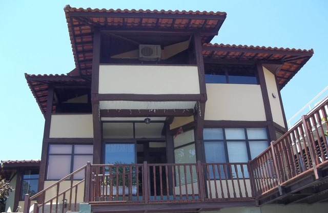 House w/4 suites, Yacht Club, pool, deck/terrace, sea view, near the Villa