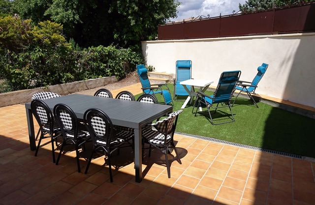 House with backyard 300 m from Lake Sainte-Croix