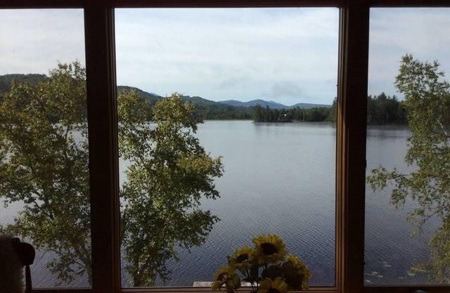 House with 150 feet private lakefront - quiet, rustic, homey, near Bretton Woods