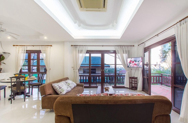 House with 3 bedrooms and amazing sunset view of the sea near the Karon Beach