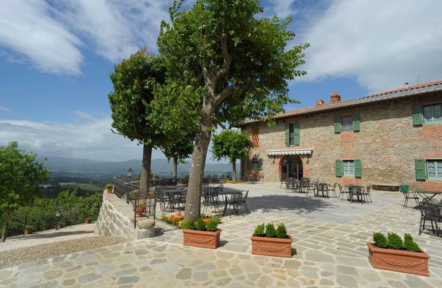 House with 3 double rooms, plus 1 triple room each with private bathroom