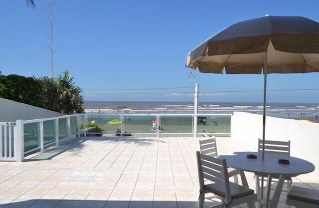 House with 4 bedrooms for up to 16 people FRONT BY THE SEA - Praia do Sonho