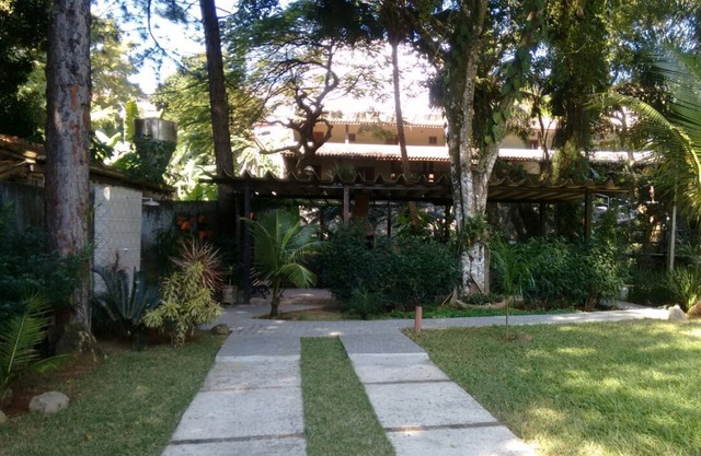 House with 4 bedrooms (3 suites), balcony, barbecue, air conditioning.
