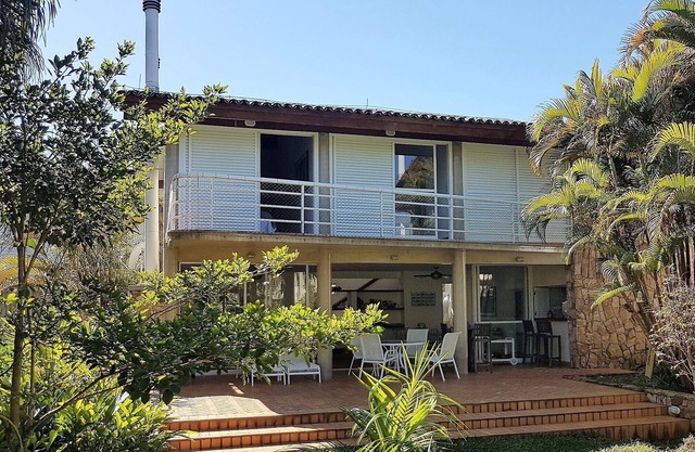House with 4 suites in a closed foot condominium in the sand - Guaratuba