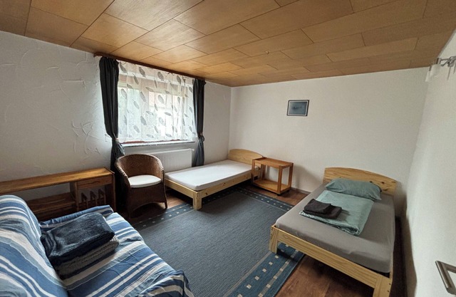 House with 7 bedrooms, 6 as single or double rooms, 1 single room, 2 kitchens, 2 dining rooms
