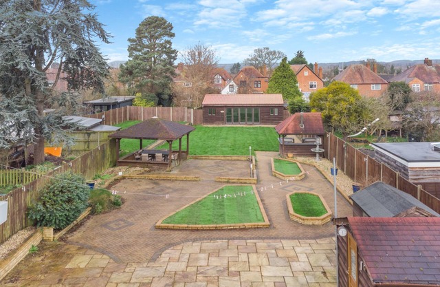 House with a games room, a large garden & Hot Tub
