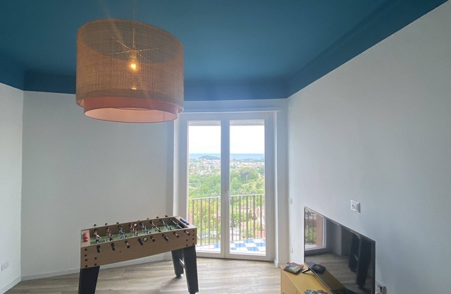 House with a view of the Gulf of Gaeta, it is a 10-minute walk from the historic center
