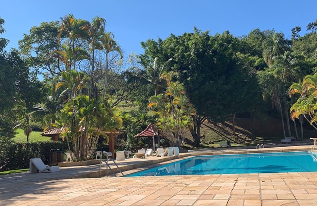 House with beautiful lake view in condominium with ample leisure facilities in Serra Negra.
