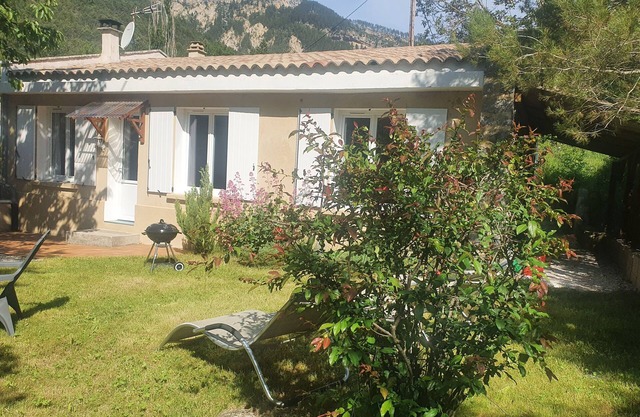 House with calm and natural garden