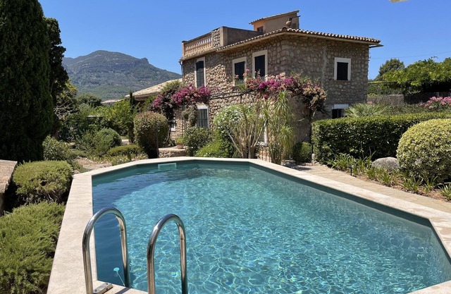 House with character between the montains and the sea