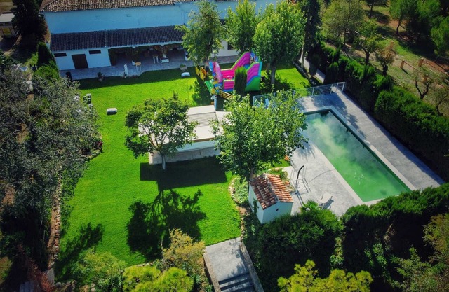 House with pool in the countryside, ideal for groups of family or friends, isolated.