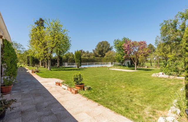 House with pool in the countryside 11 to 14 people, ideal for groups