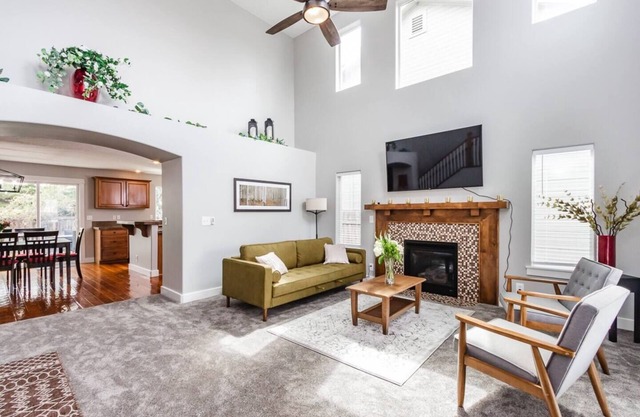 House with Fire Pit & Pool Access in NW Meridian