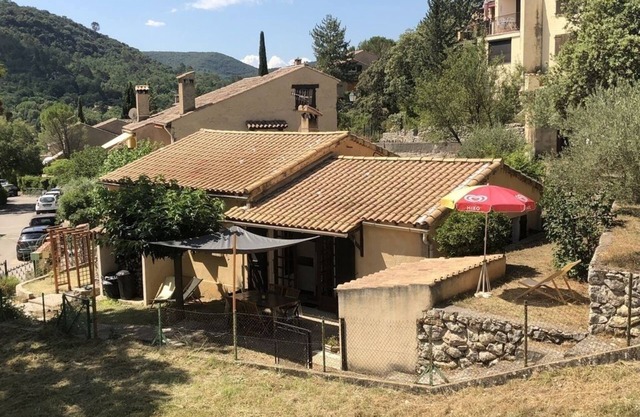 House with garden 100 meters from Lac d'Esparron