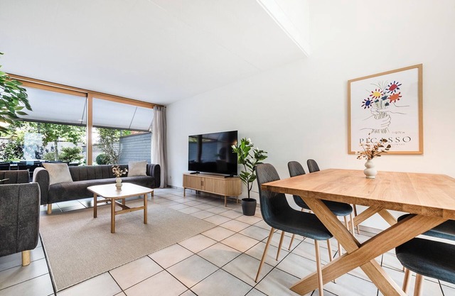 House with garden, whirlpool, sauna and parking lot