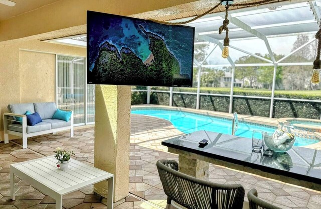 House with heated pool, hot tub, golf course