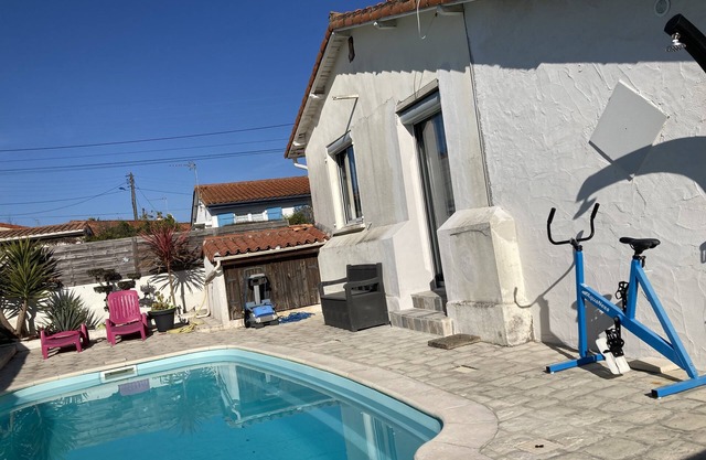 House with heated pool 900 m from the sea and town center