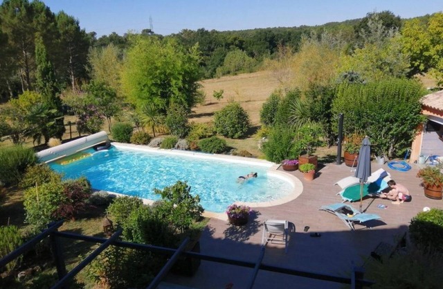 HOUSE WITH HEATED SWIMMING POOL IN THE HEART OF PURPLE PÉRIGORD