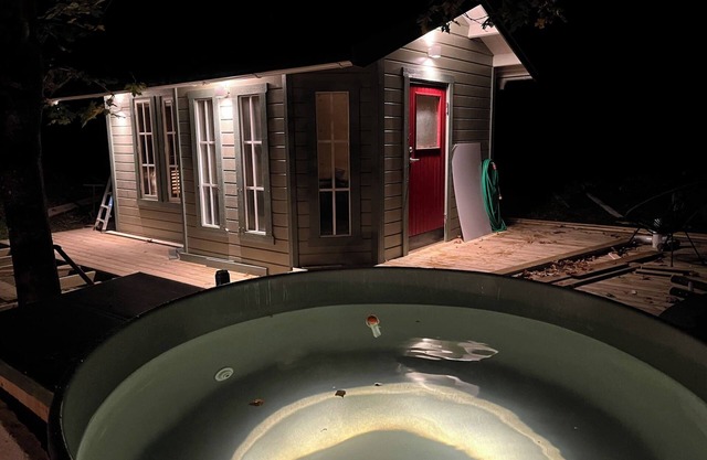 House with hot tub sauna 300 meters to lake Boat included