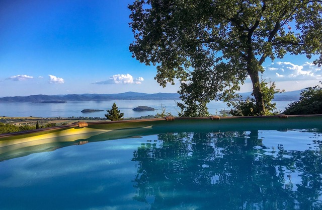 House with garden and panoramic view over Lake Trasimeno