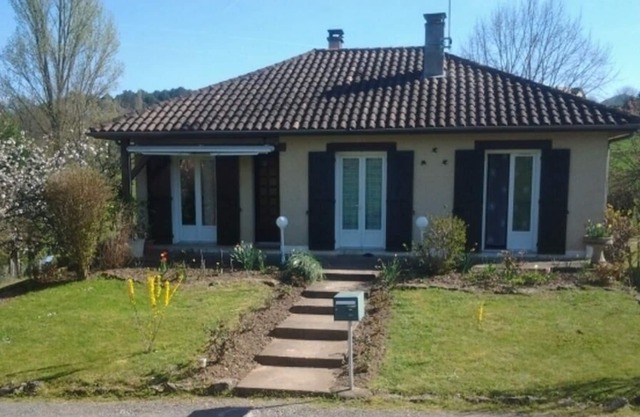 House with large garden located in the countryside in the Périgord