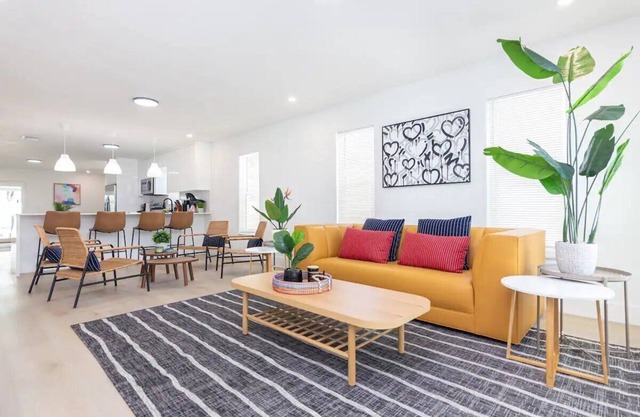 House with large garden in Miami